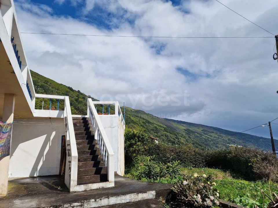 Moradia T3 para Venda em Ribeiras Foto 3