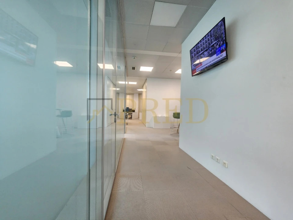 Escritório para Arrendamento em Santa Marinha e São Pedro da Afurada Foto 5