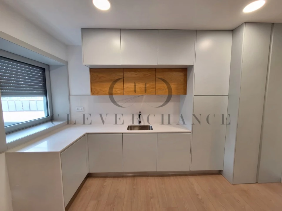 Apartamento T4 para Venda em Cedofeita, Santo Ildefonso, Sé, Miragaia, São Nicolau e Vitória Foto 1