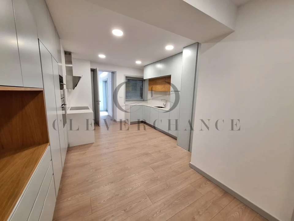 Apartamento T4 para Venda em Cedofeita, Santo Ildefonso, Sé, Miragaia, São Nicolau e Vitória Foto 2