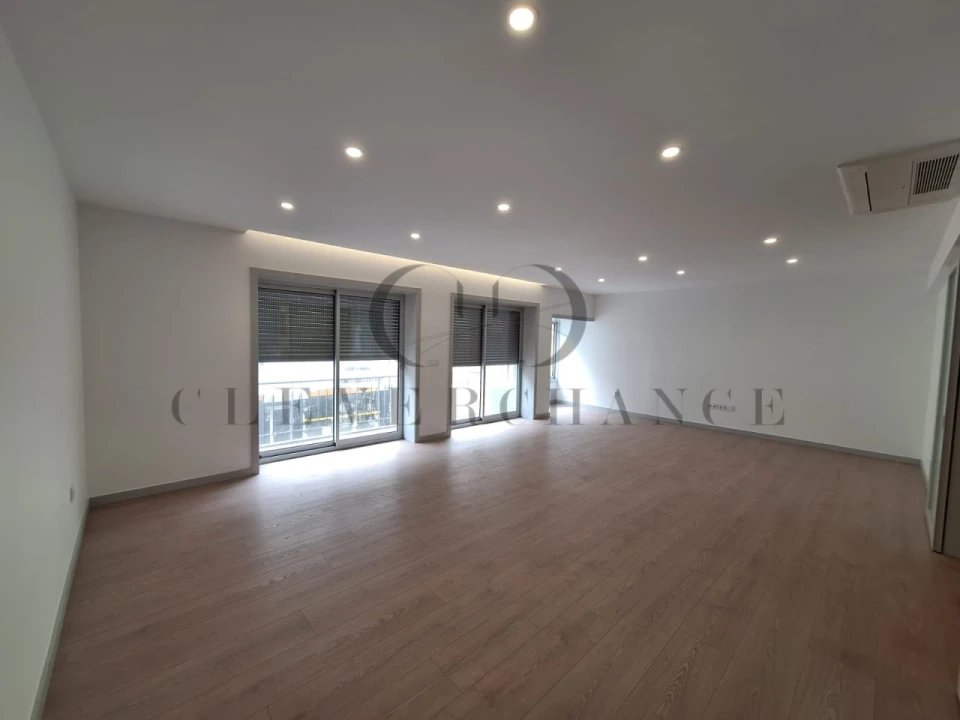 Apartamento T4 para Venda em Cedofeita, Santo Ildefonso, Sé, Miragaia, São Nicolau e Vitória Foto 3