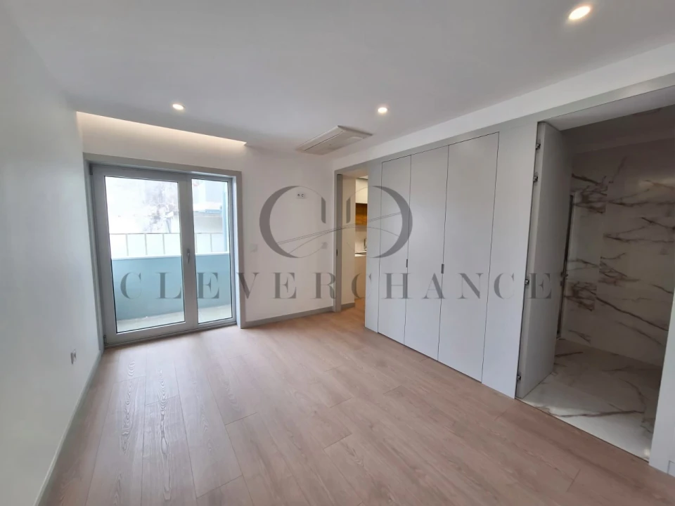 Apartamento T4 para Venda em Cedofeita, Santo Ildefonso, Sé, Miragaia, São Nicolau e Vitória Foto 5