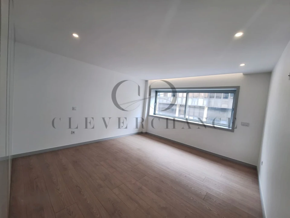Apartamento T4 para Venda em Cedofeita, Santo Ildefonso, Sé, Miragaia, São Nicolau e Vitória Foto 7