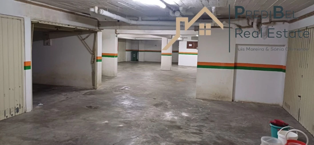 Garagem para Arrendamento em Algueirão-Mem Martins