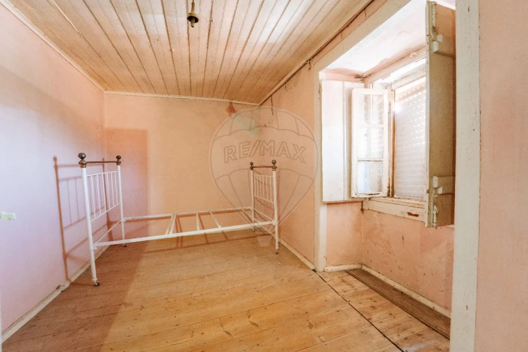 Moradia T4 para Venda em Dois Portos e Runa Foto 9