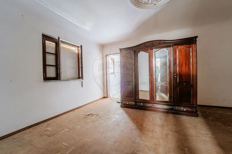 Moradia T4 para Venda em Dois Portos e Runa Foto 8