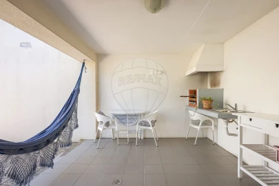 Moradia T4 para Venda em Requeixo, Nossa Senhora de Fátima e Nariz