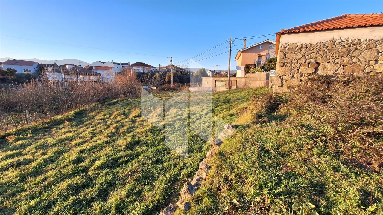 Terreno para Venda em Molelos Foto 3