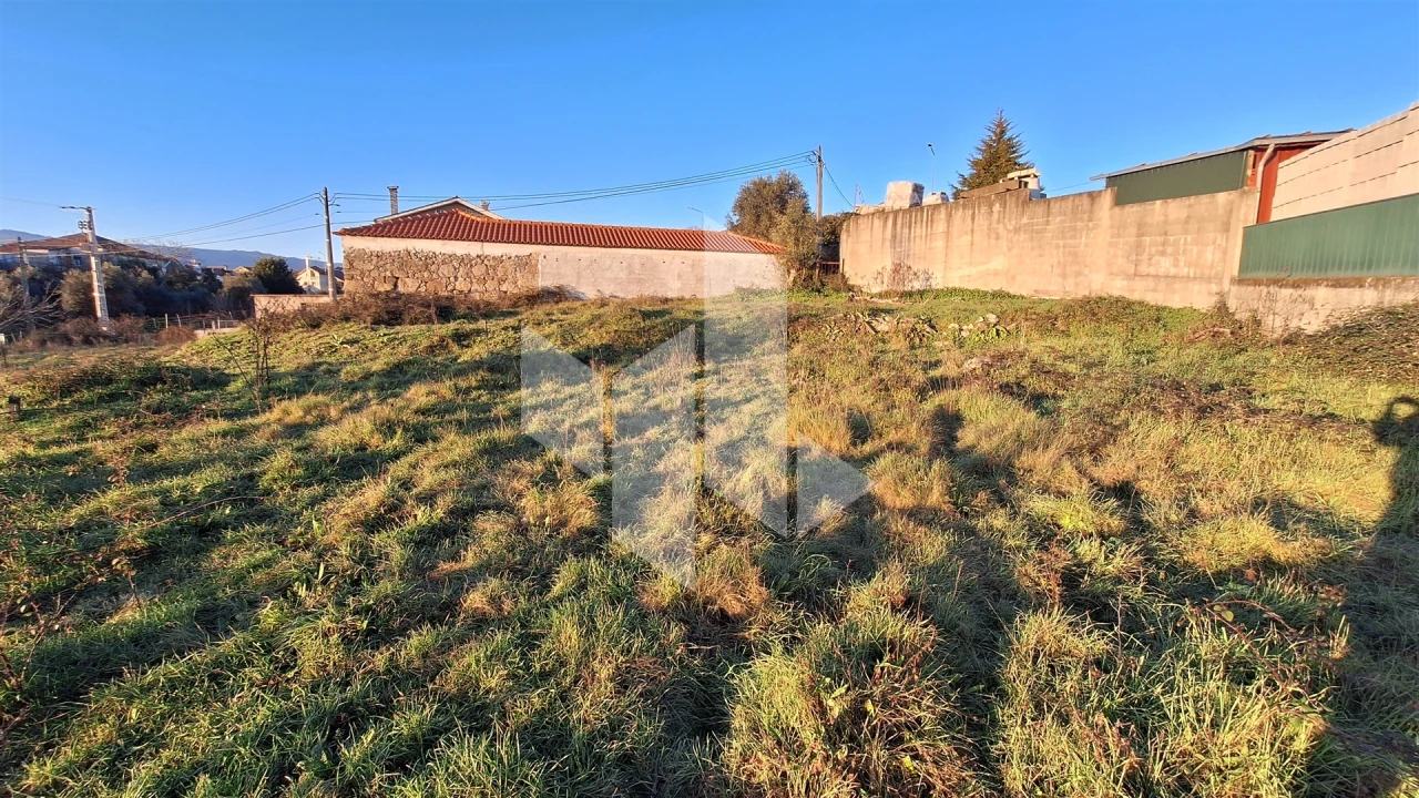 Terreno para Venda em Molelos Foto 1