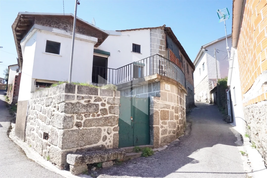 Moradia T3 para Venda em São Miguel do Outeiro e Sabugosa Foto 1