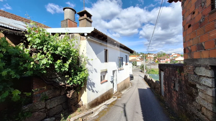 Moradia T3 para Venda em São Miguel do Outeiro e Sabugosa Foto 2