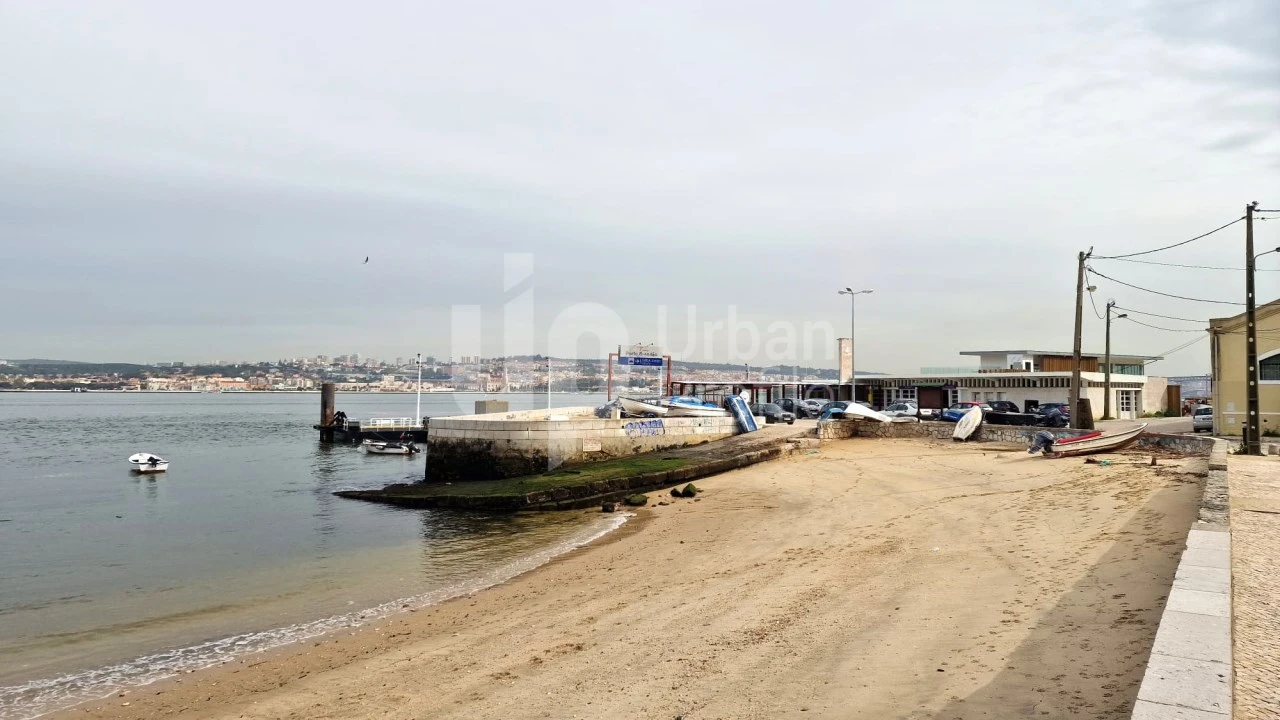 Prédio para Venda em Caparica e Trafaria Foto 20