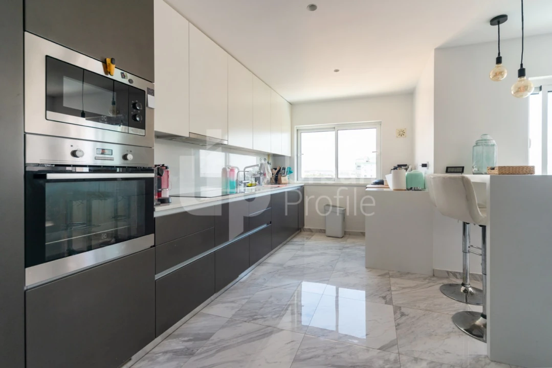 Apartamento T4 para Venda em Cascais e Estoril Foto 12