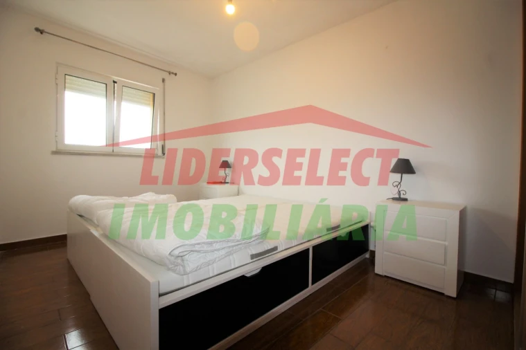 Moradia T2 para Venda em Silveira Foto 8