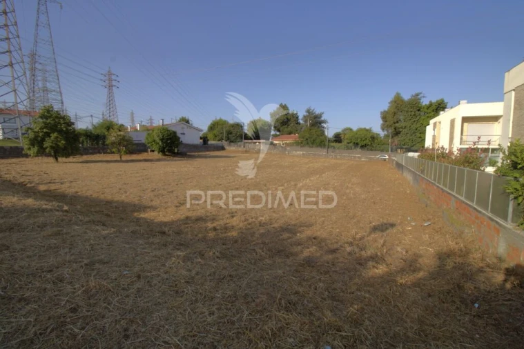 Terreno para Venda em Cidade da Maia Foto 3