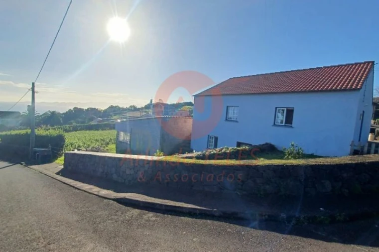 Moradia T2 para Venda em Calheta Foto 2