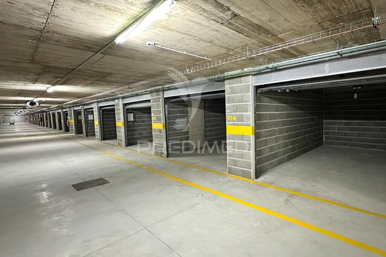 Garagem para Venda em Portimão Foto 3