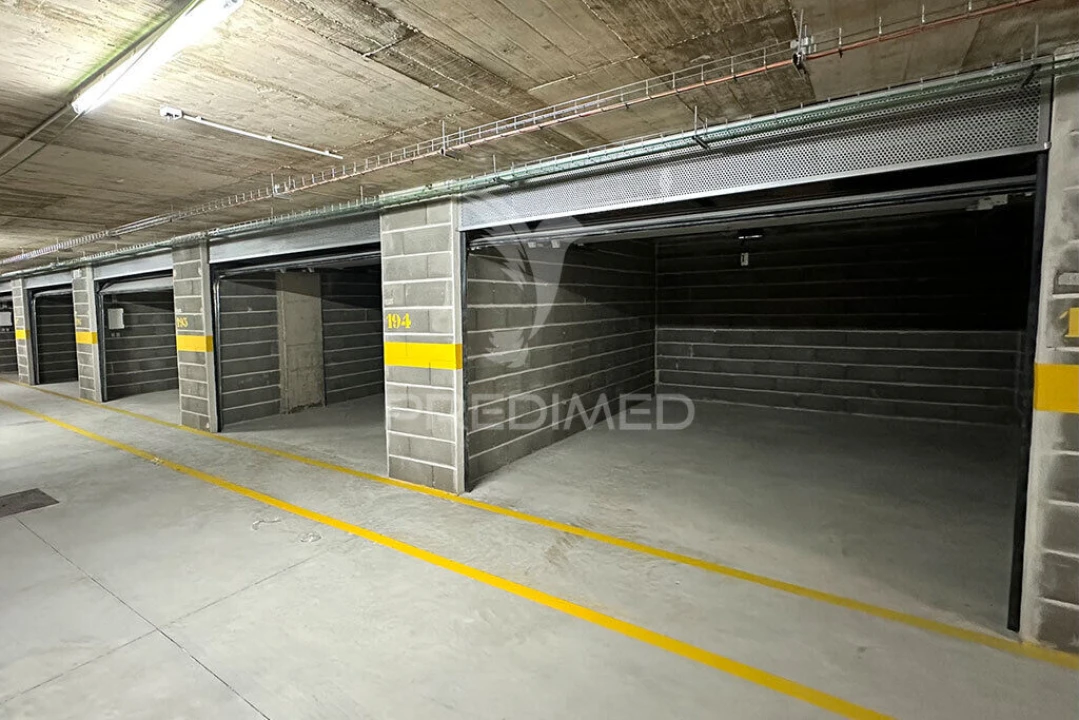 Garagem para Venda em Portimão Foto 1