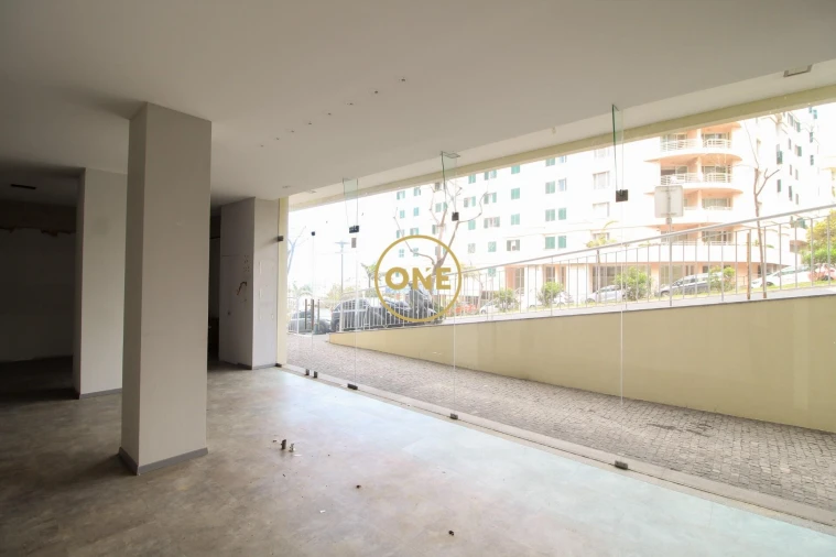 Loja para Arrendamento em São Martinho Foto 5