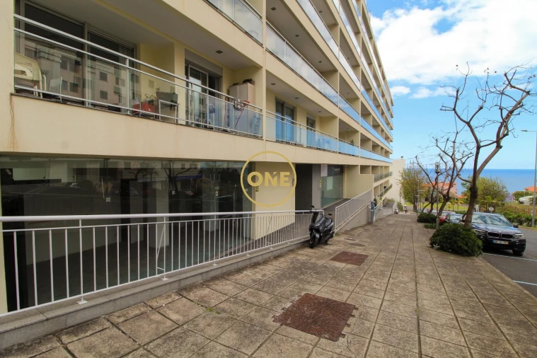 Loja para Arrendamento em São Martinho Foto 2