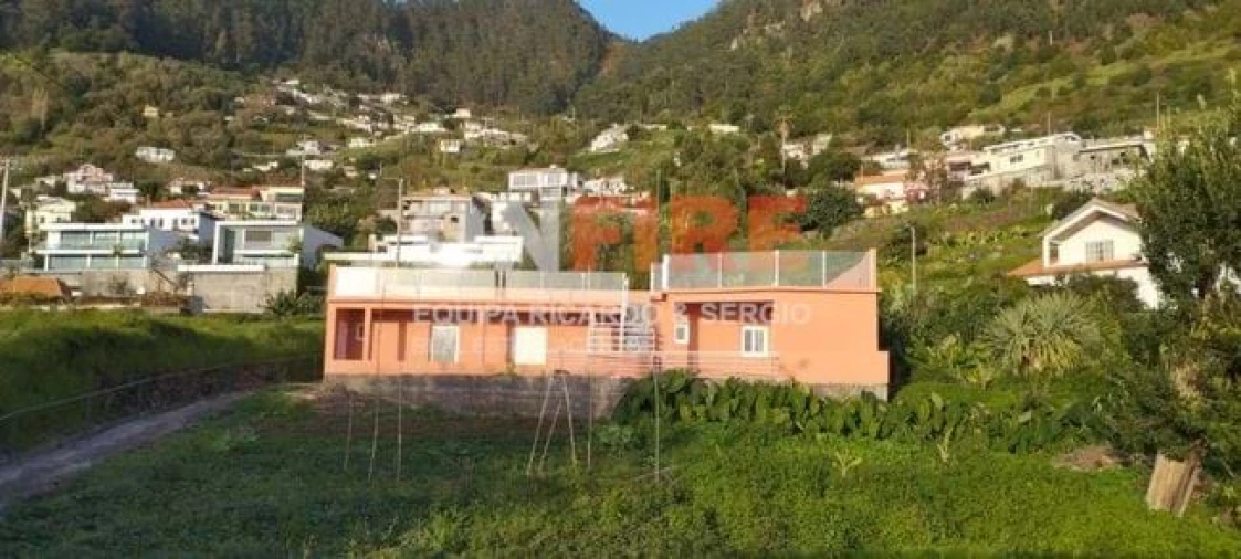 Moradia T3 para Venda em Arco da Calheta Foto 4