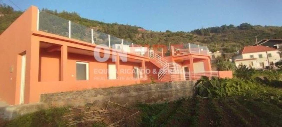 Moradia T3 para Venda em Arco da Calheta Foto 7