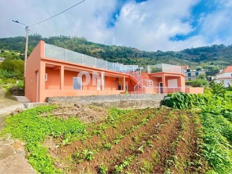 Moradia T3 para Venda em Arco da Calheta Foto 2