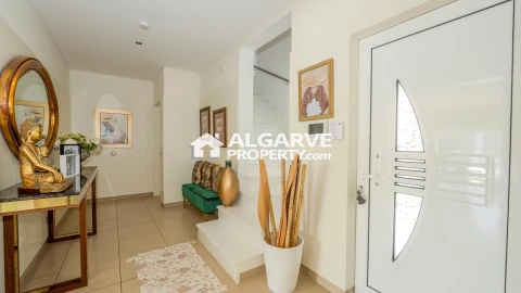 Moradia T5 para Venda em Quarteira