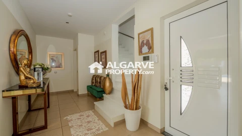 Moradia T5 para Venda em Quarteira