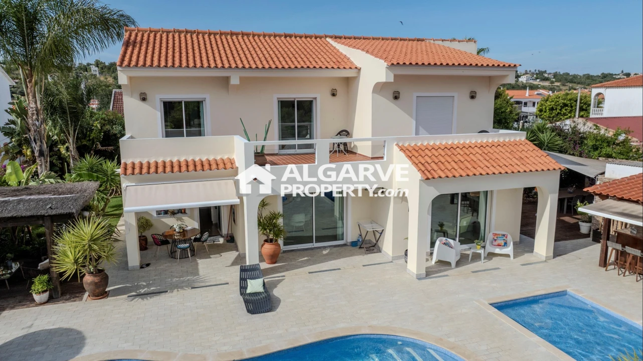 Moradia T5 para Venda em Quarteira Foto 55