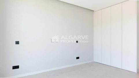 Moradia T4 para Venda em Albufeira e Olhos de Água
