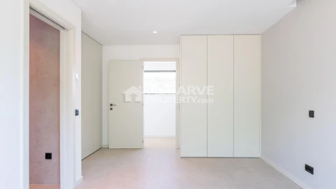 Moradia T4 para Venda em Albufeira e Olhos de Água