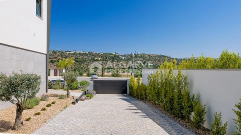 Moradia T4 para Venda em Albufeira e Olhos de Água
