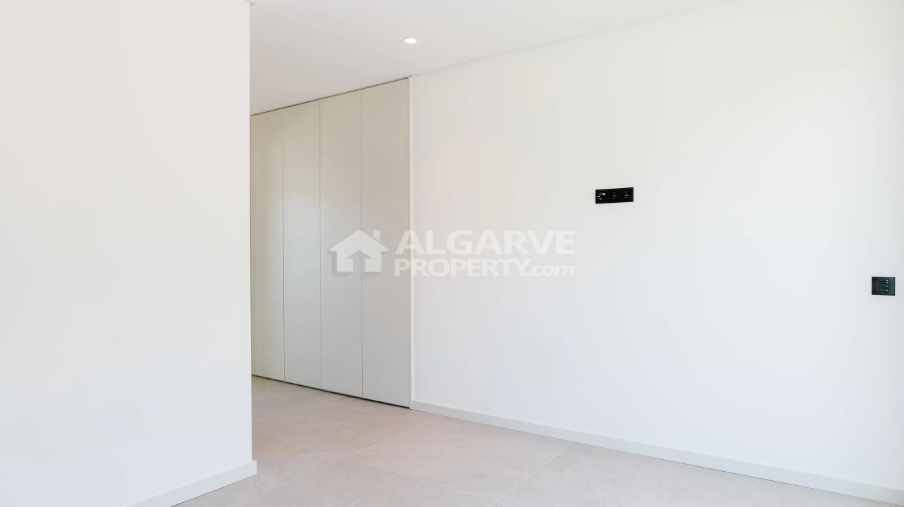 Moradia T4 para Venda em Albufeira e Olhos de Água Foto 24