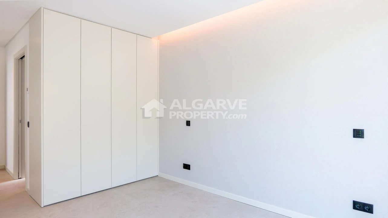 Moradia T4 para Venda em Albufeira e Olhos de Água Foto 32