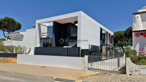 Moradia T4 para Venda em Quarteira