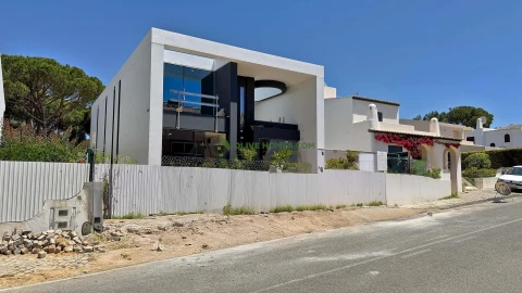 Moradia T4 para Venda em Quarteira