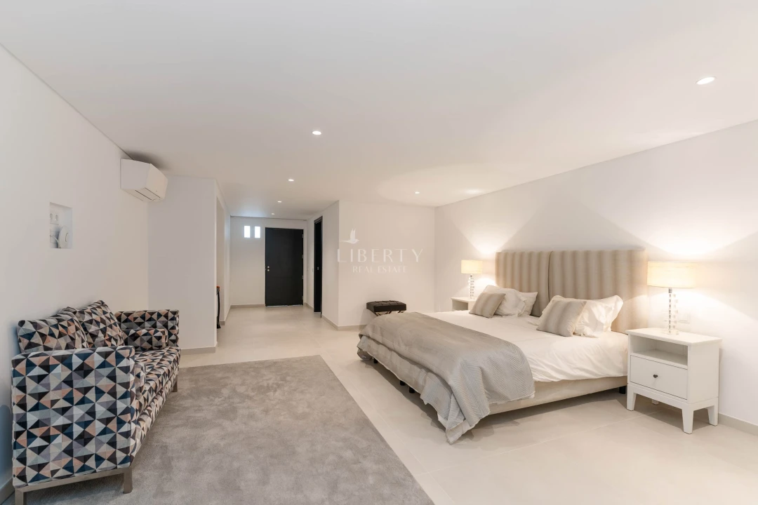 Moradia T5 para Venda em Almancil Planta 25