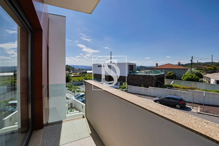 Moradia T4 para Venda em Abade de Neiva Foto 33