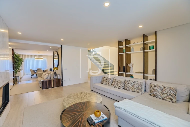 Moradia T4 para Venda em Abade de Neiva Foto 6