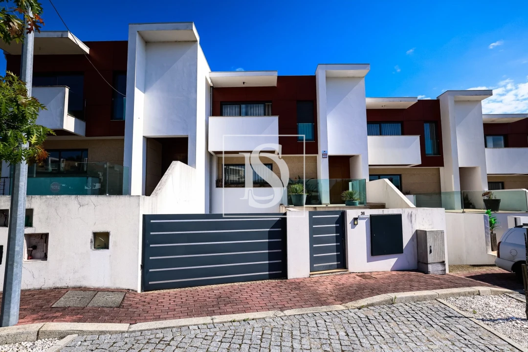 Moradia T4 para Venda em Abade de Neiva Foto 39