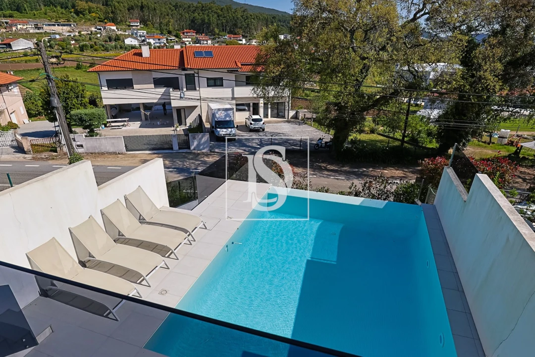 Moradia T4 para Venda em Abade de Neiva Foto 17