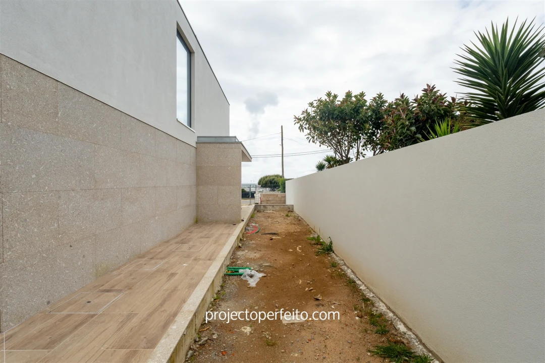 Moradia T4 para Venda em Madalena Foto 4