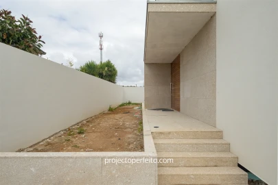 Moradia T4 para Venda em Madalena