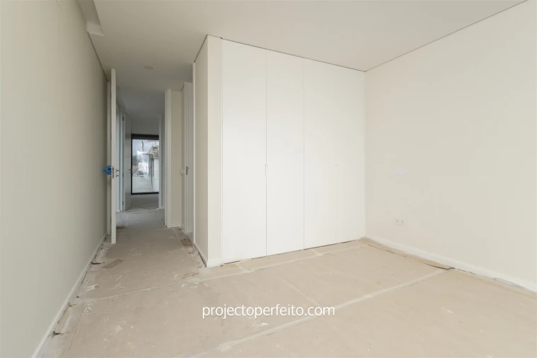 Moradia T4 para Venda em Madalena Foto 24