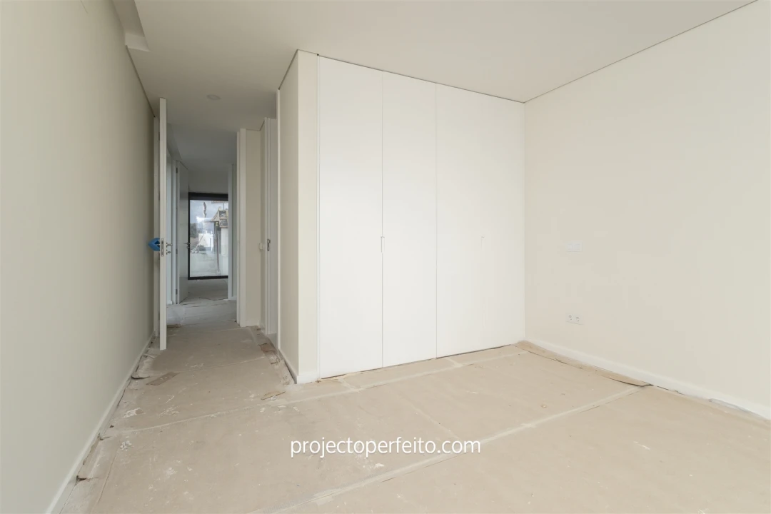 Moradia T4 para Venda em Madalena Foto 24