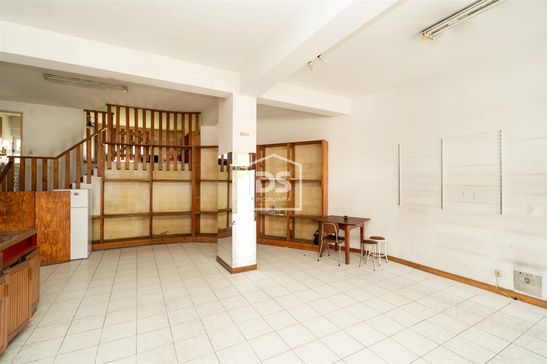 Loja para Arrendamento em Marinha Grande Foto 1