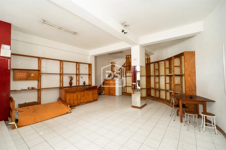 Loja para Arrendamento em Marinha Grande Foto 2