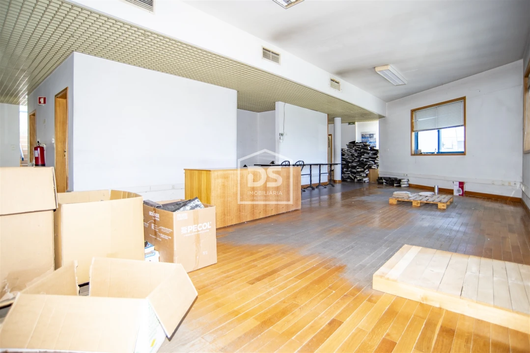 Armazém para Venda em Penafiel Foto 15
