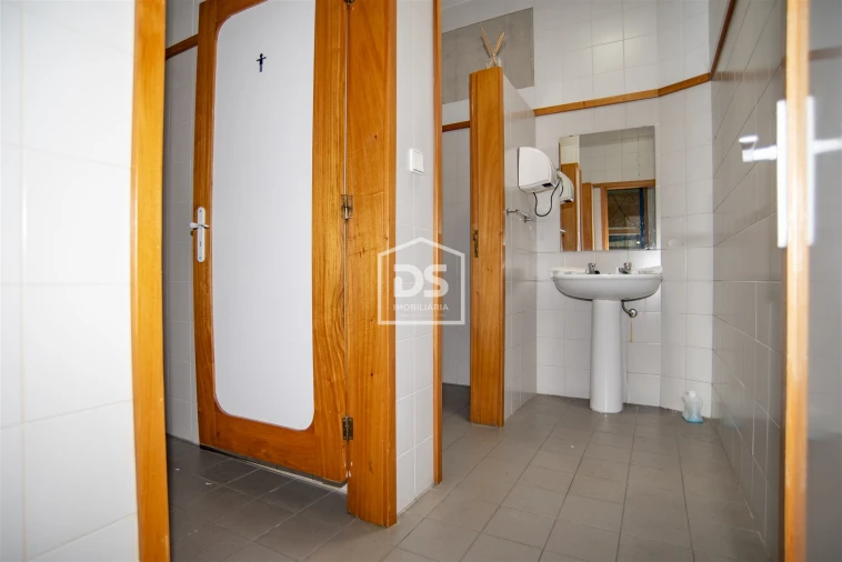 Armazém para Venda em Penafiel Foto 16